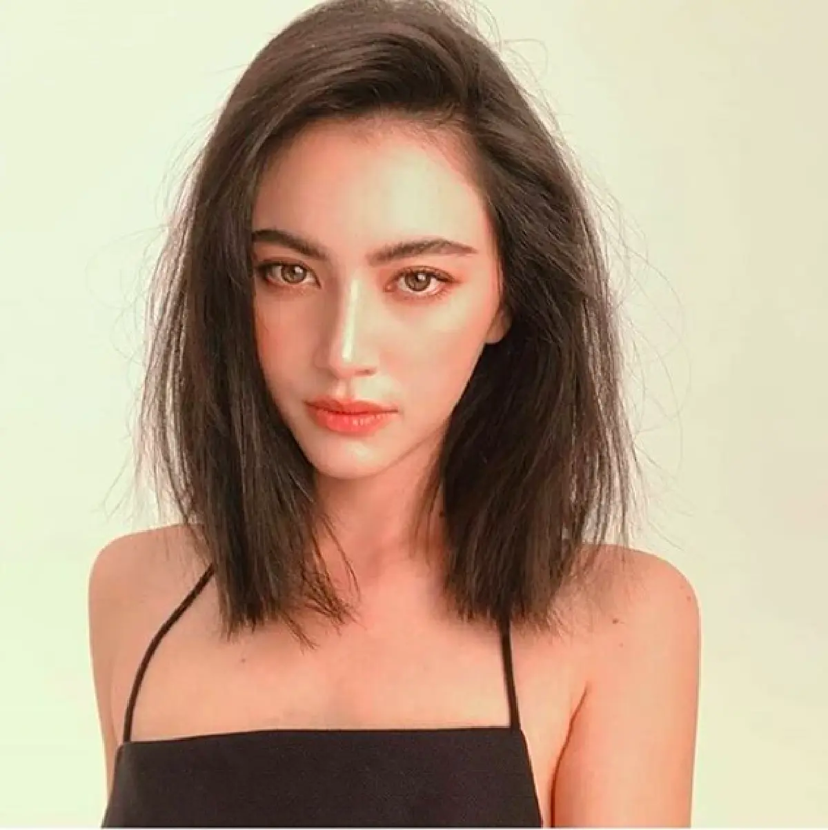 สะกดทุกสายตา “ใหม่ ดาวิกา” กับท่าโพสต์เบาๆ แต่ทำไมดูเซ็กซี่หนักมาก