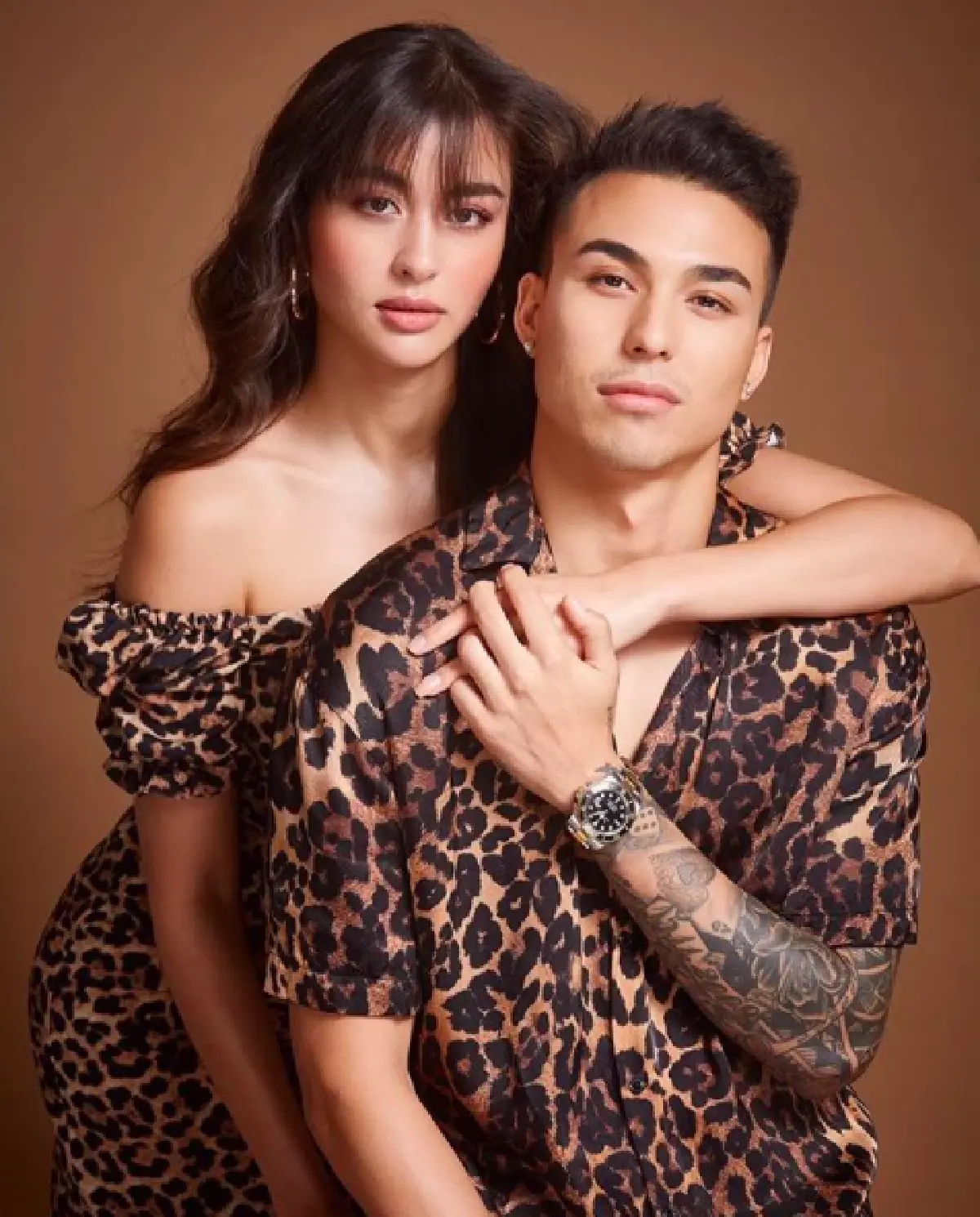 "เลน่า” โพสต์คลิปแฟนหนุ่ม "ชาริล ชัปปุยส์” ลงเล่นน้ำ แฟนๆ กลับถามใส่กางเกงหรือไม่