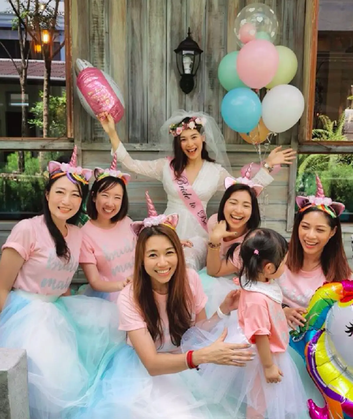 "ปอ ณฐมน” สุดเซอร์ไพรส์! เพื่อนสนิทนอกวงจัดปาร์ตี้สละโสดให้