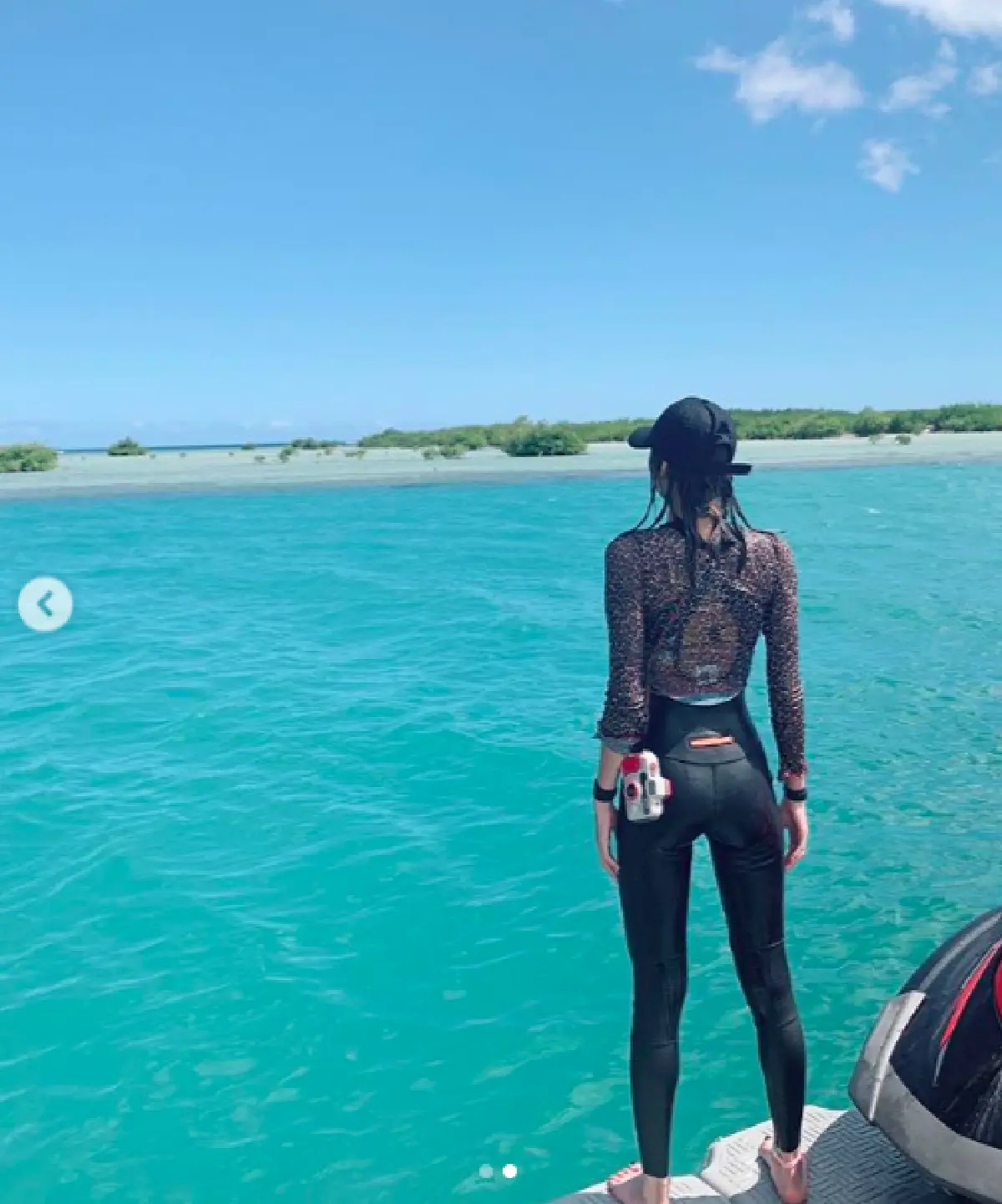 ไม่ต้องโป๊ก็ดูดีได้! 4 สาว BLACKPINK กับชุดเล่นน้ำที่ฮาวาย