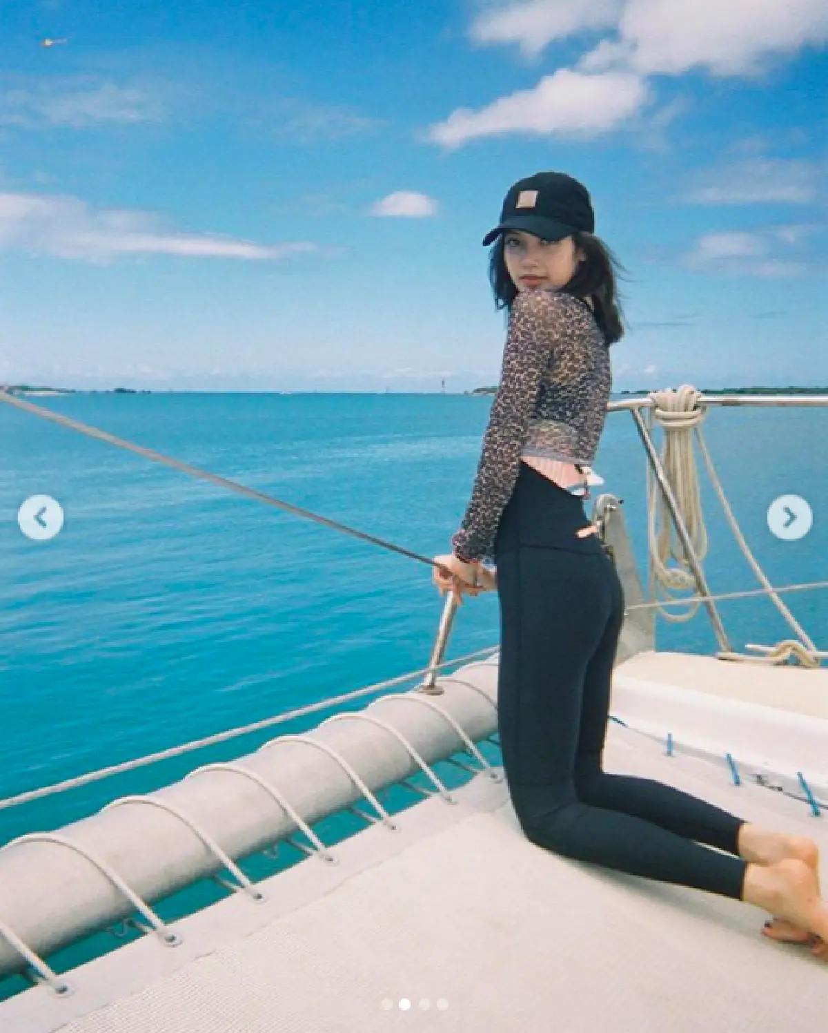 ไม่ต้องโป๊ก็ดูดีได้! 4 สาว BLACKPINK กับชุดเล่นน้ำที่ฮาวาย