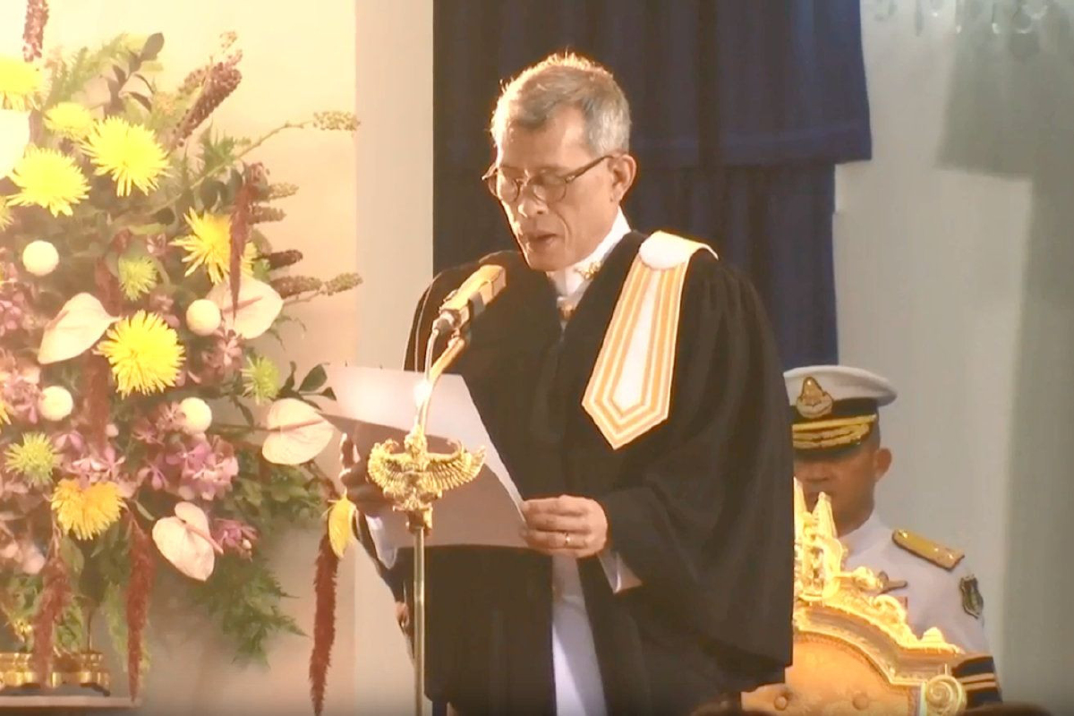 "ในหลวง" มีพระบรมราโชวาท"การใช้กฎหมายจำเป็นต้องคำนึงถึงความยุติธรรม" "ในหลวง" มีพระบรมราโชวาท"การใช้กฎหมายจำเป็นต้องคำนึงถึงความยุติธรรม"
