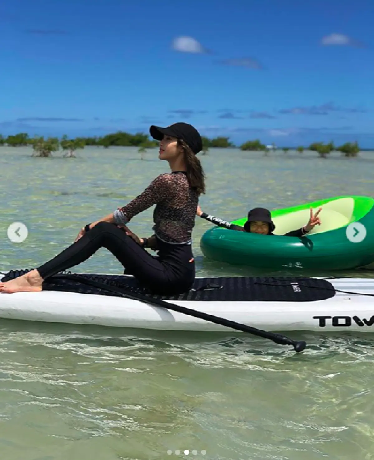 ไม่ต้องโป๊ก็ดูดีได้! 4 สาว BLACKPINK กับชุดเล่นน้ำที่ฮาวาย