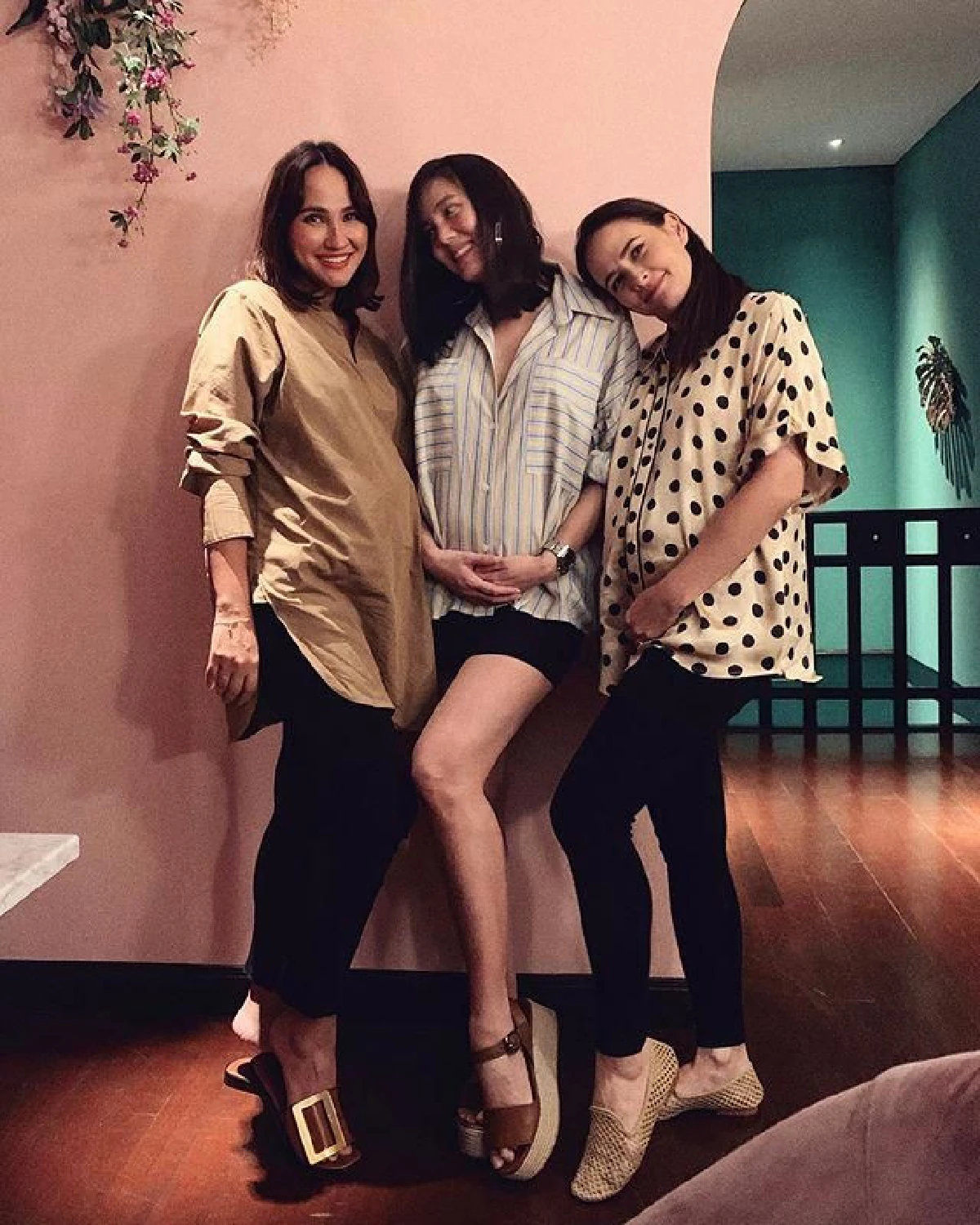 เจนี่-เจนสุดา-แอน ร่วมเฟรมอวดท้องโต! เพื่อนกันตั้งแต่วัยเยาว์จนมีลูกพร้อมๆกัน