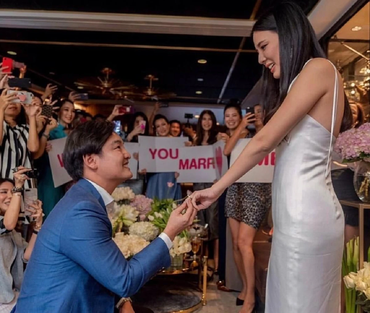 บี มาติกา-ไฮโซกร สวยหล่อจัดเต็ม! จูงมือเข้าพิธีสมรสพระราชทาน