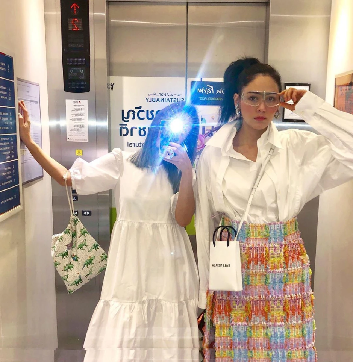 ชมพู่ อารยา กับแฟชั่นซื้อขนมข้างทาง สวยปังสมกับเป็นเน็ตไอดอลคุณภาพ