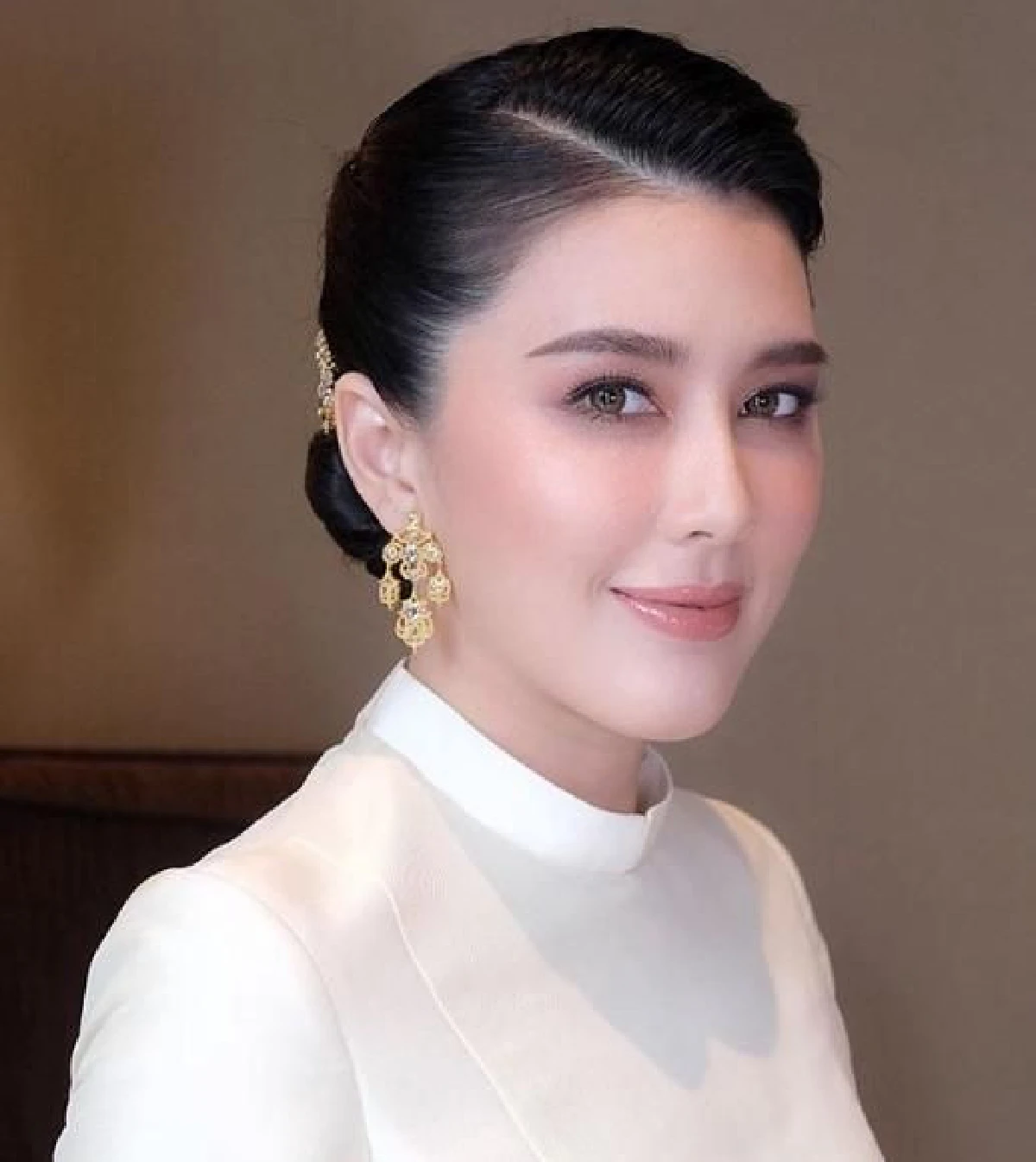 บี มาติกา-ไฮโซกร สวยหล่อจัดเต็ม! จูงมือเข้าพิธีสมรสพระราชทาน