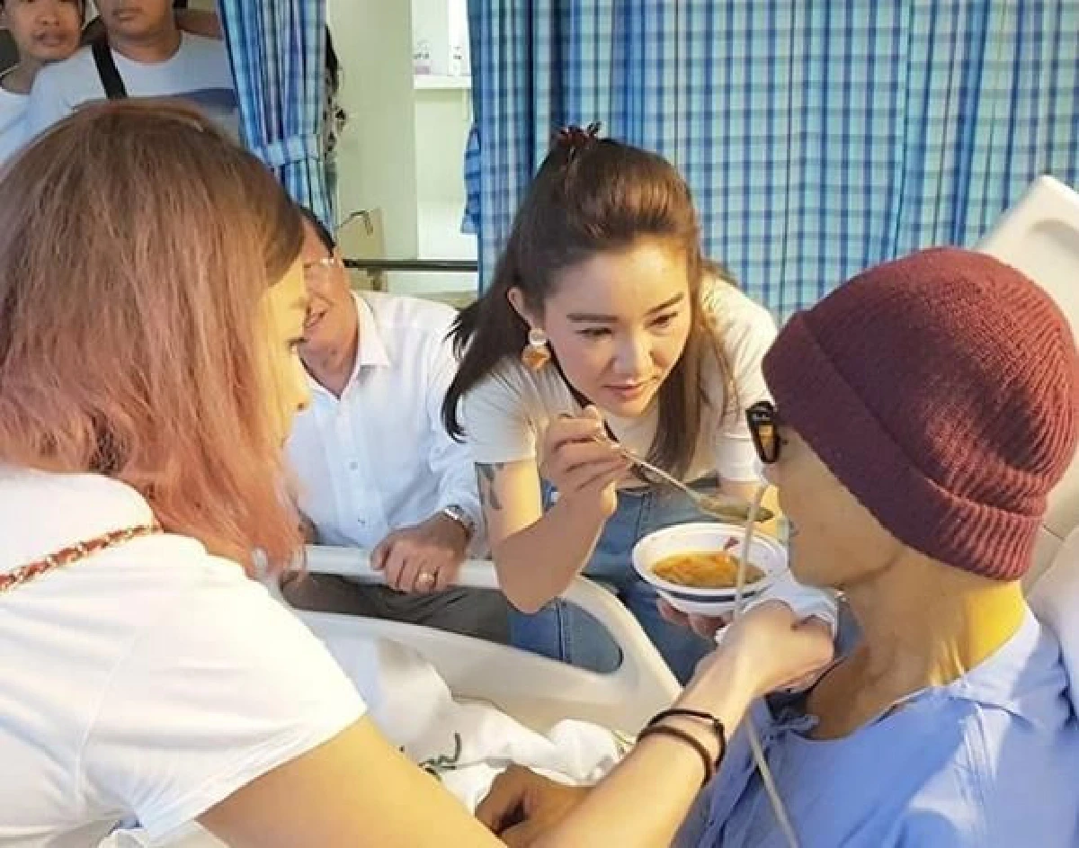 โทนี่-แคนดี้ รากแก่น สุดเศร้า! สูญเสียคุณพ่อหลังป่วยด้วยโรคมะเร็งตับ