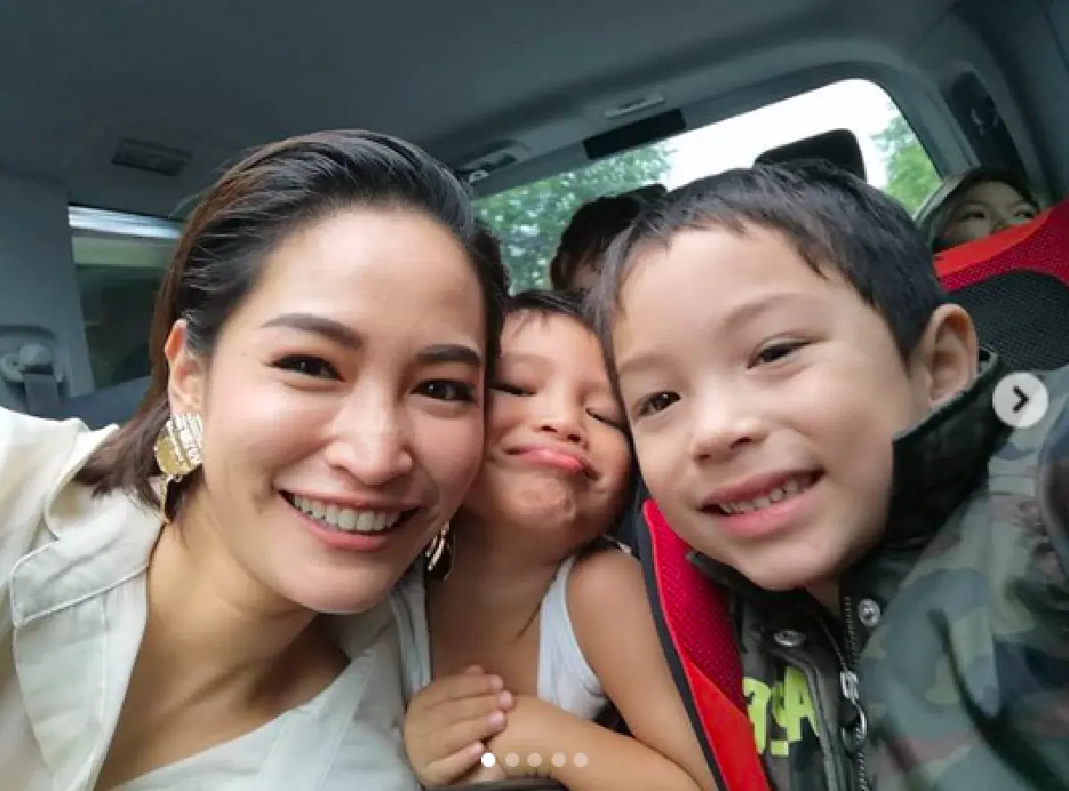 "พลอย พลอยพรรณ" ขอบคุณลูกชาย “น้องแพนเตอร์-น้องพูม่า” ที่ช่วยทำงานหาเงินแม้ยังเด็กมาก