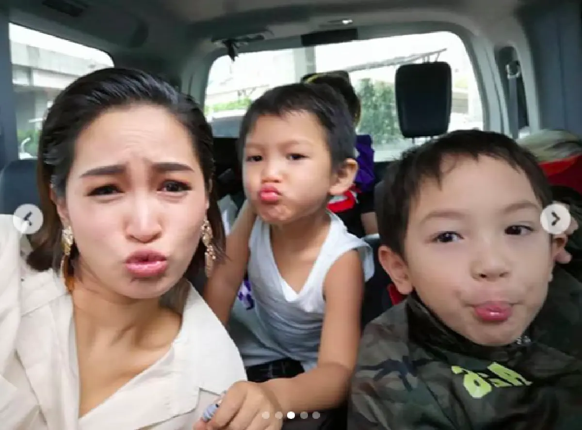 "พลอย พลอยพรรณ" ขอบคุณลูกชาย “น้องแพนเตอร์-น้องพูม่า” ที่ช่วยทำงานหาเงินแม้ยังเด็กมาก