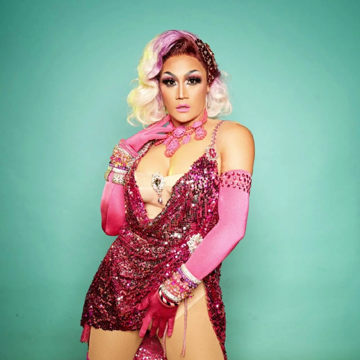 กลางวันเป็นชาย/กลางคืนเป็นหญิง "สุภัทรภณ กสิกรรม" หนุ่มบ่อกุ้งสู่ "แดร็กควีน"