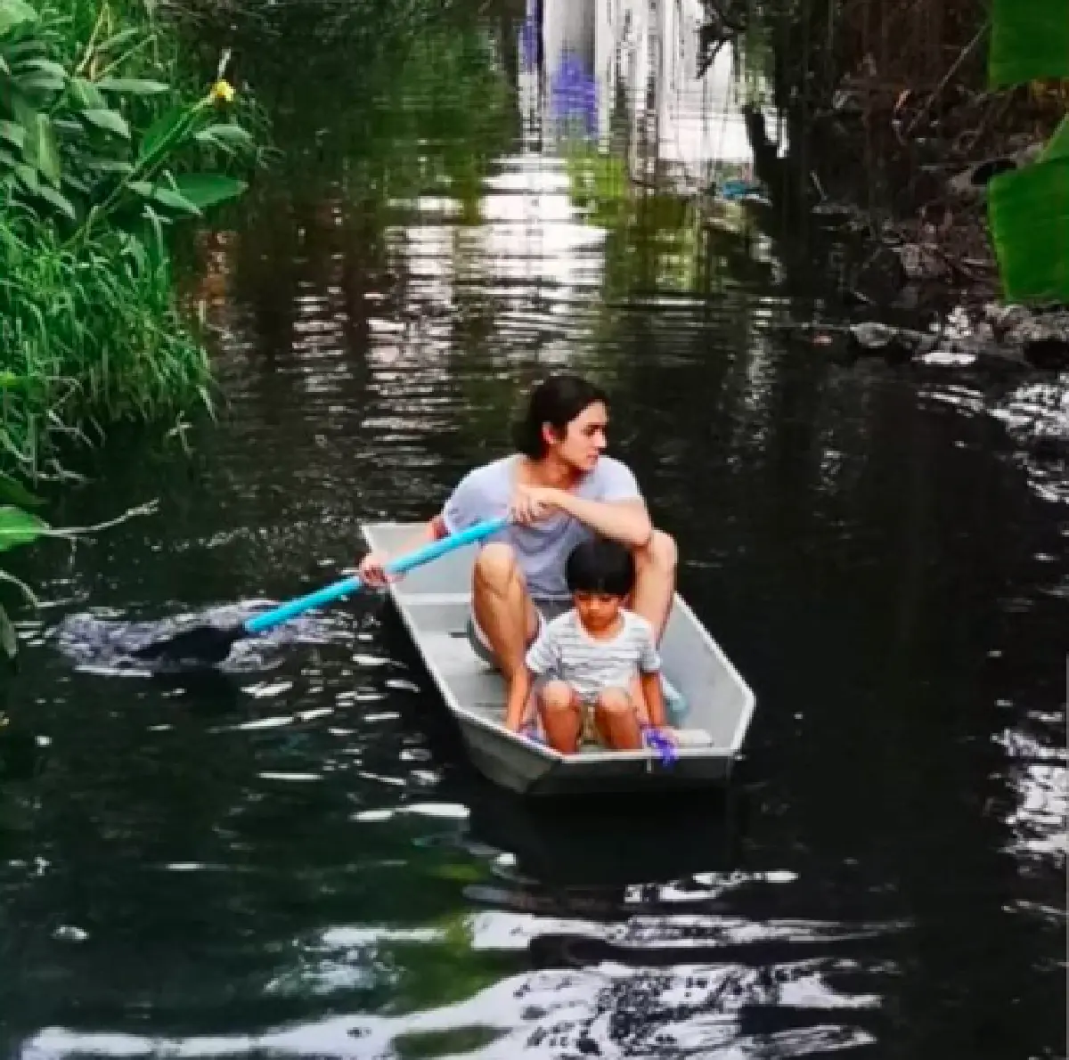 "แน็ก ชาร์ลี” ล่องเรือส่องตัวเงินตัวทองเพื่อทำคลิปลงยูทูบ แต่ดันทำโทรศัพท์ตกน้ำ