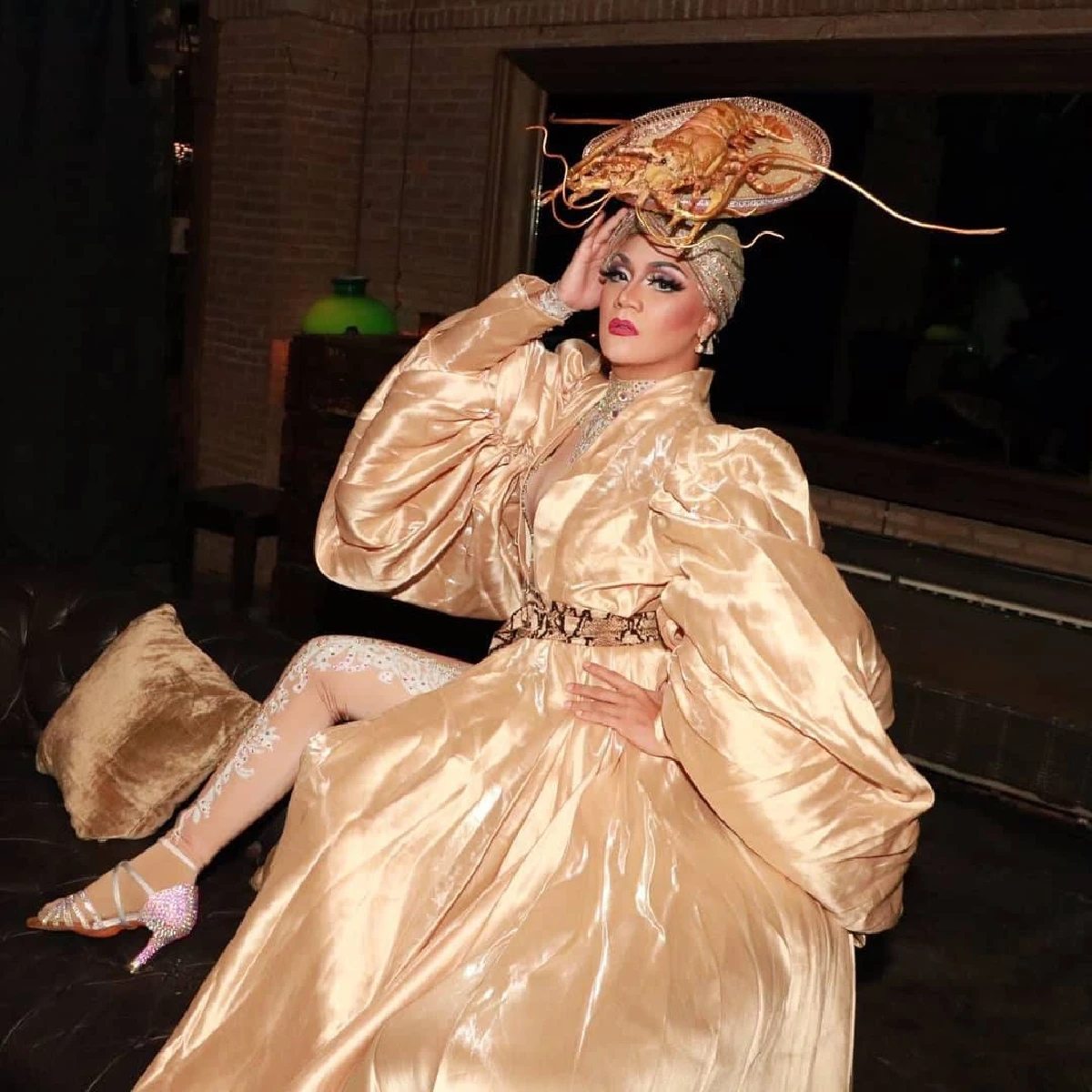 กลางวันเป็นชาย/กลางคืนเป็นหญิง "สุภัทรภณ กสิกรรม" หนุ่มบ่อกุ้งสู่ "แดร็กควีน"