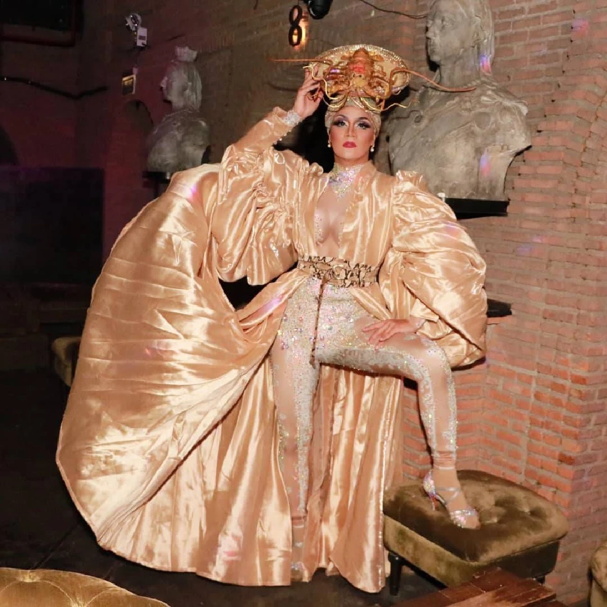 กลางวันเป็นชาย/กลางคืนเป็นหญิง "สุภัทรภณ กสิกรรม" หนุ่มบ่อกุ้งสู่ "แดร็กควีน"