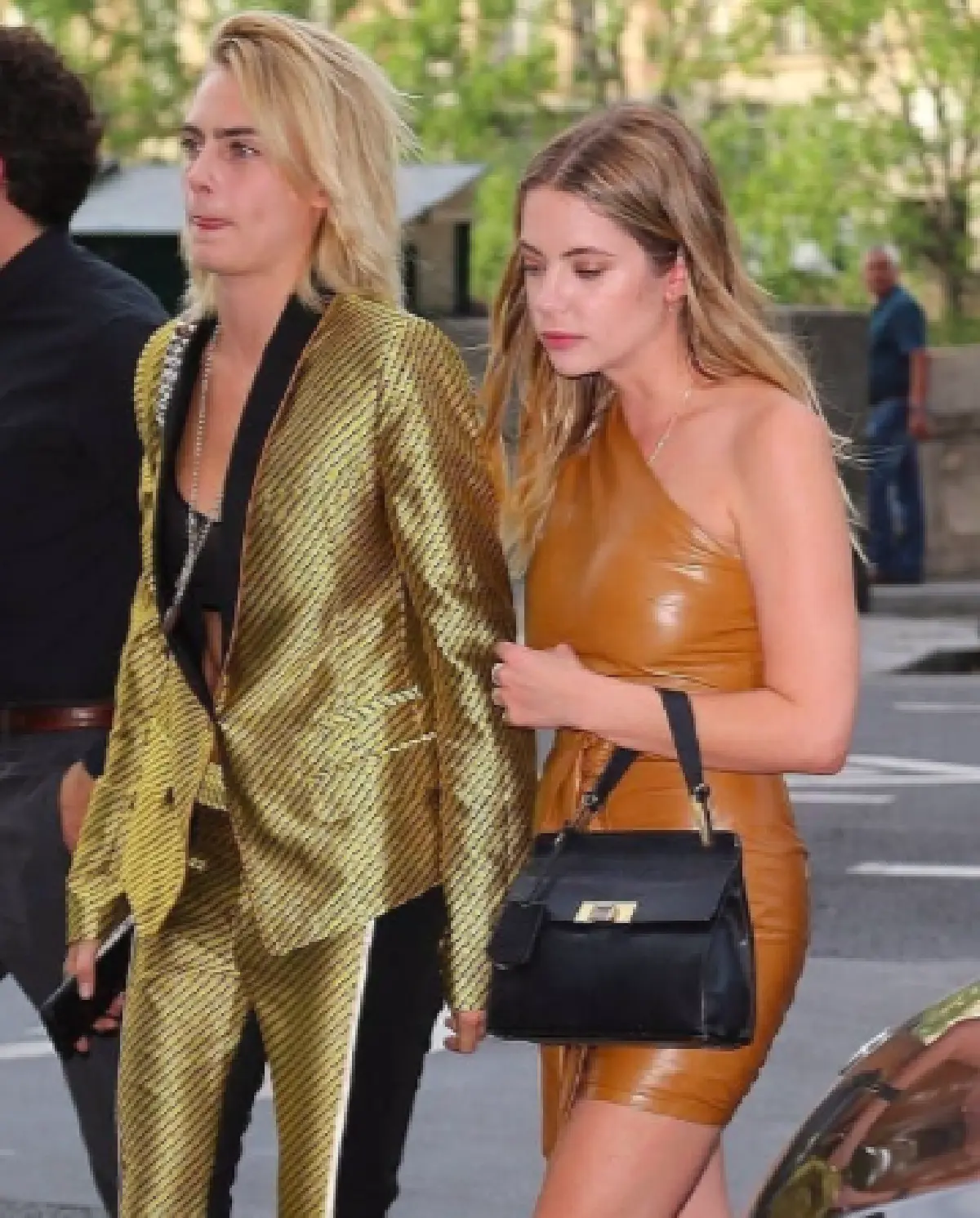 "คาร่า เดเลวีน" ควงแฟนสาว "แอชลีย์ เบนสัน” แต่งงานสายฟ้าแลบแบบเงียบๆ ที่ Las Vegas