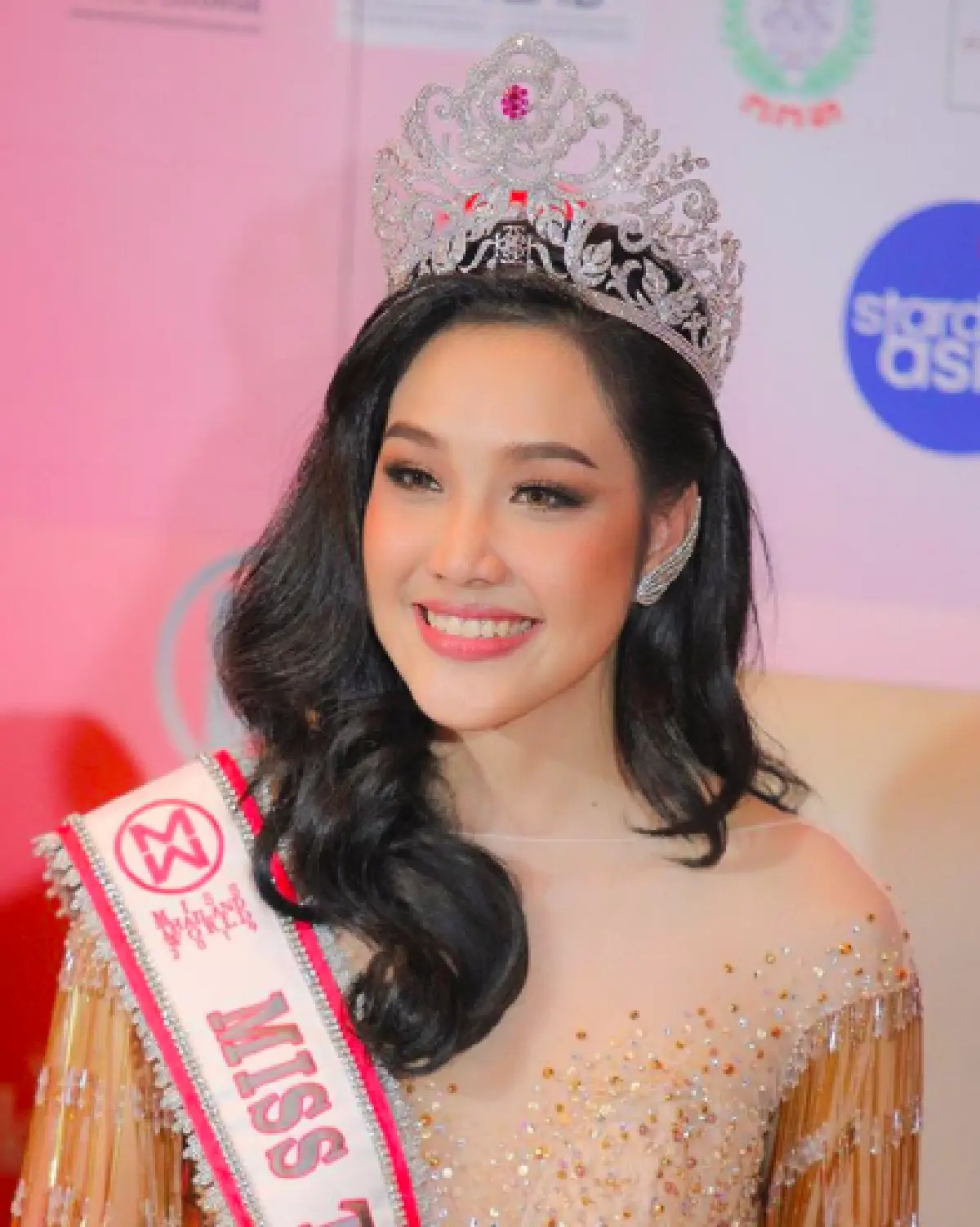 ตามดูลุควันสบายๆ  ของ  “เกรซ นรินทร” ผู้คว้าตำแหน่งมิสไทยแลนด์เวิลด์ 2019