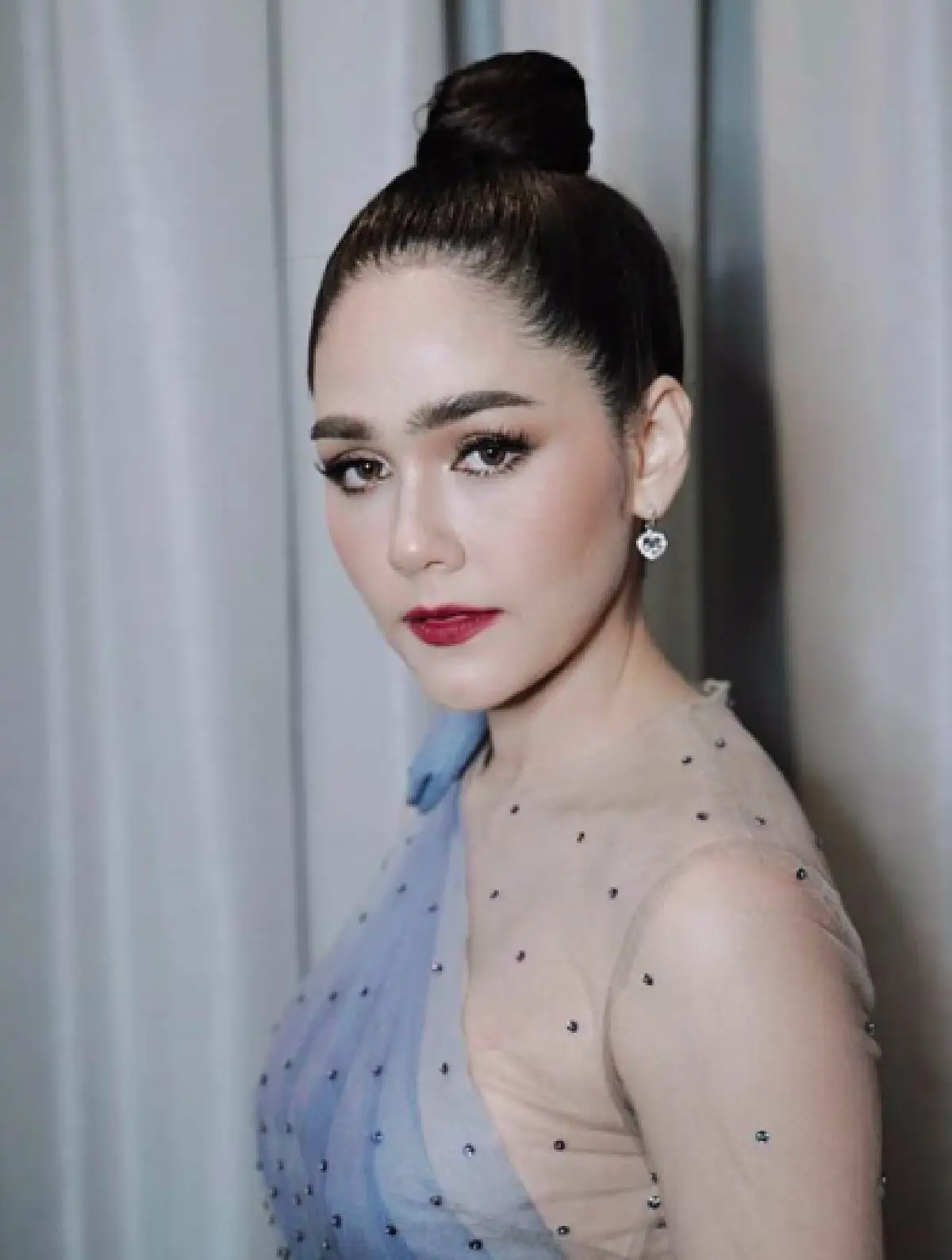 ไม่เคยทำให้ผิดหวัง! “แม่ชม” ออกงานในชุดเดรสซีทรูสุดเซ็กซี่อวดความเป๊ะ