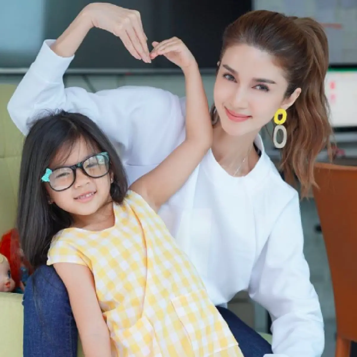 "โบว์ แวนด้า” เผยคลิปเศร้าบีบหัวใจคนเป็นแม่ที่สุด “น้องมะลิ” ร้องไห้บอกคิดถึง “พ่อปอ”