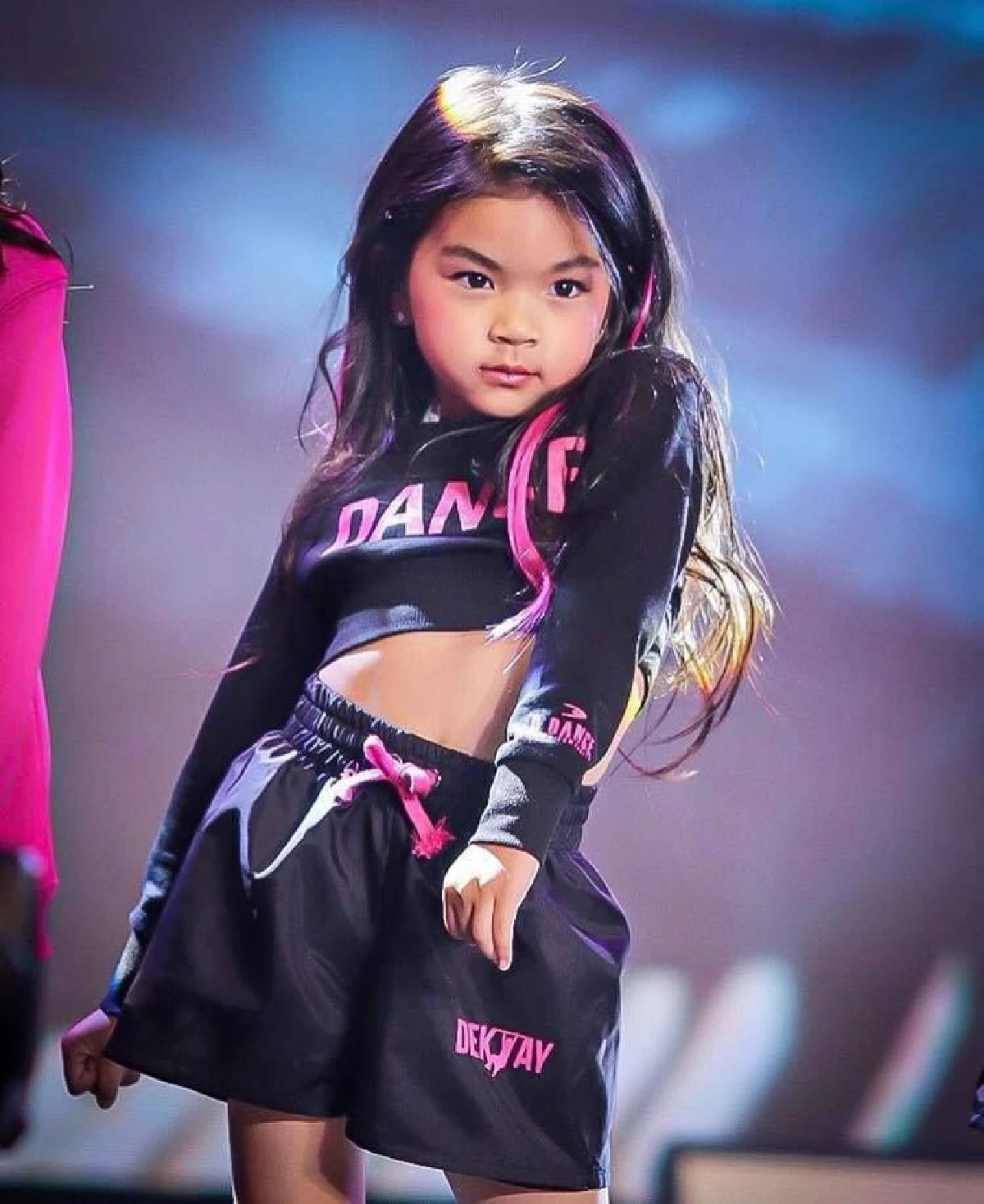 “น้องมะลิ” โชว์สเต็ปเทพเต้นเพลง "Kill This Love" ทำเวทีลุกเป็นไฟไปเลย