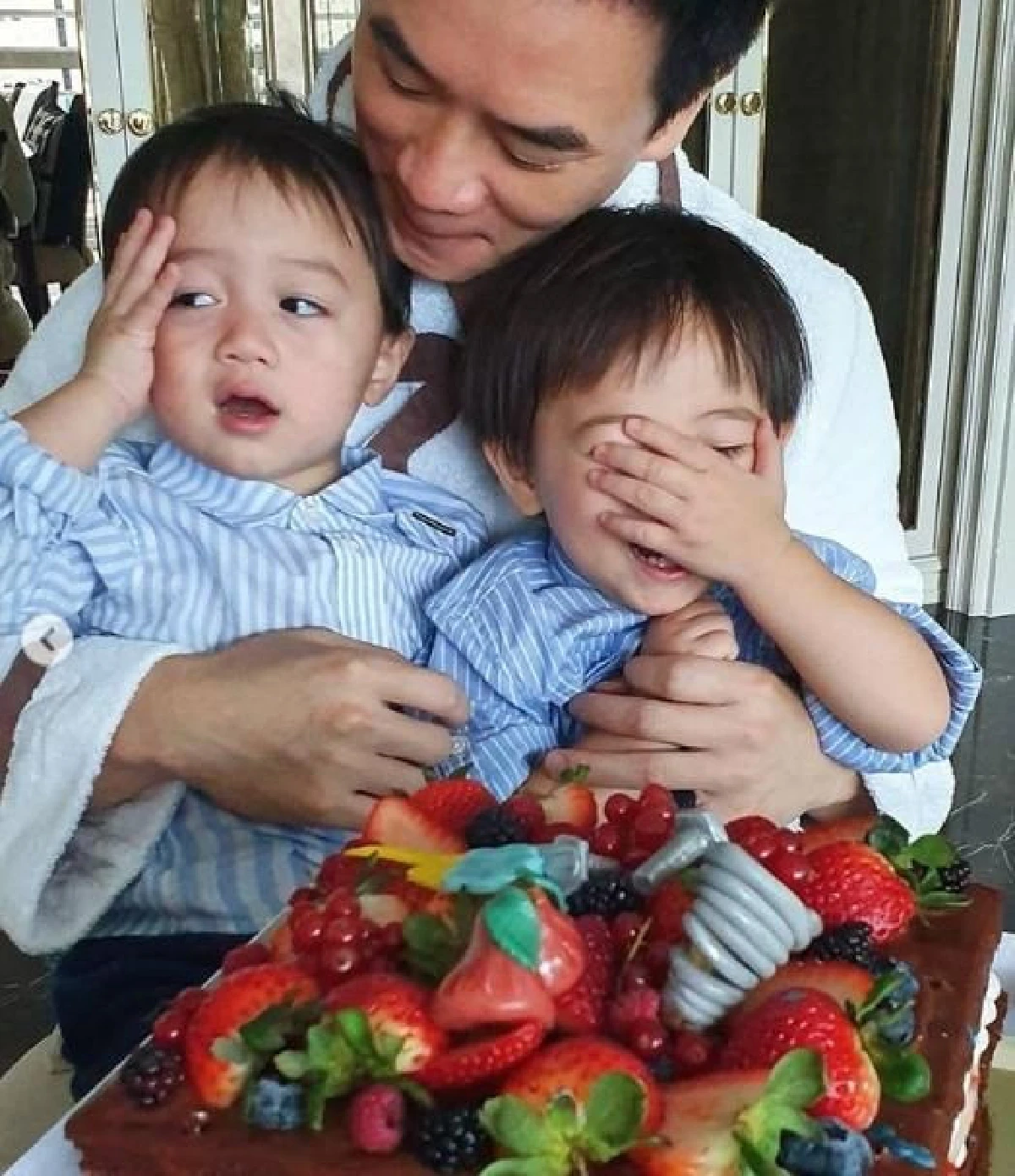 ส่องเค้กวันเกิดอายุ 42 ของ “พ่อน็อต” สามีคนเก่ง “แม่ชม” ที่แฝงความหมายดีๆ