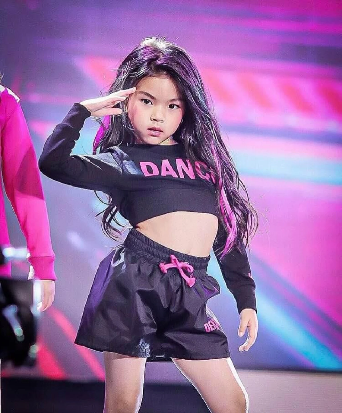 “น้องมะลิ” โชว์สเต็ปเทพเต้นเพลง "Kill This Love" ทำเวทีลุกเป็นไฟไปเลย