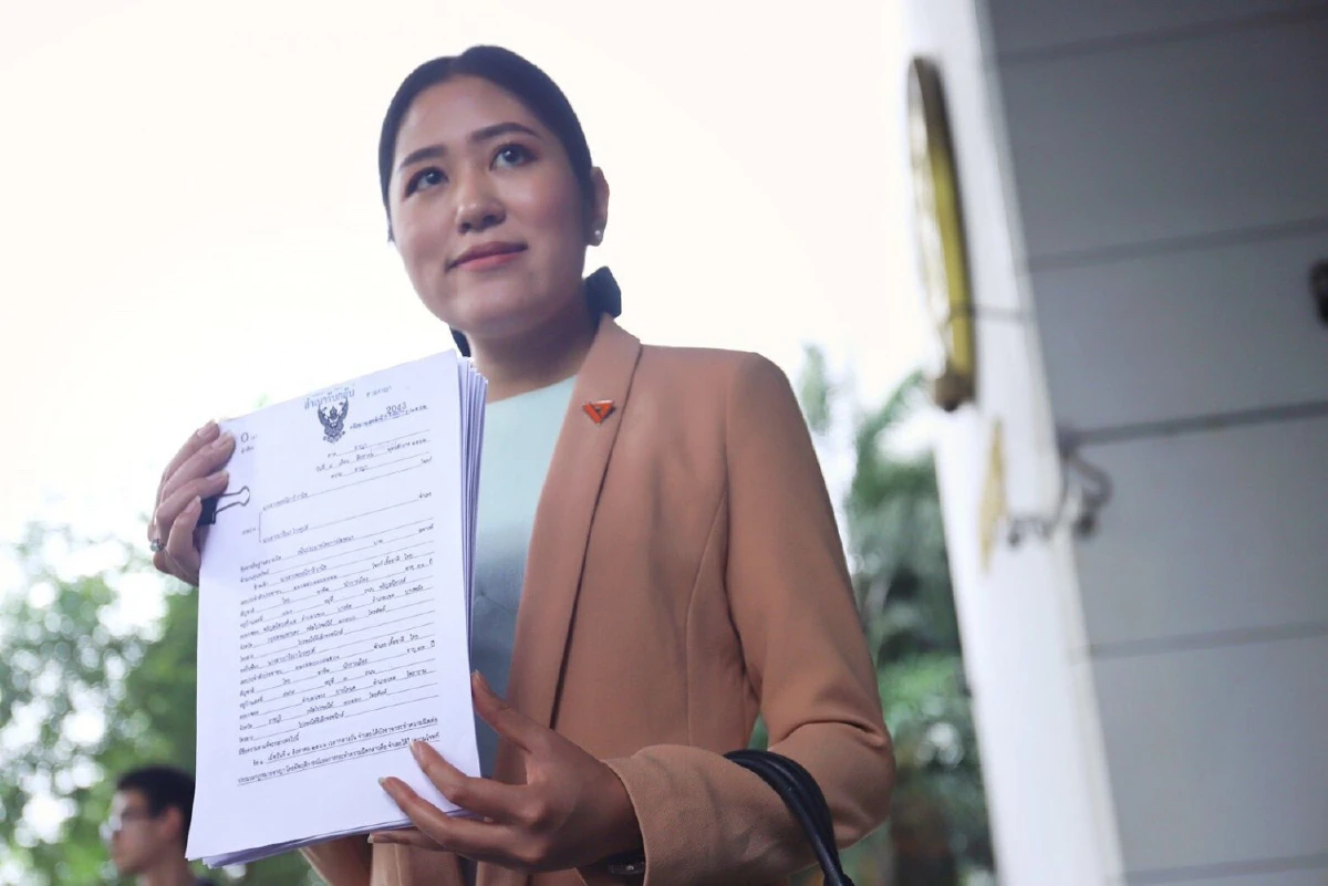 "ช่อ-อนาคตใหม่"ฟ้อง"ปารีณา"ให้เป็นตัวอย่างของสังคม