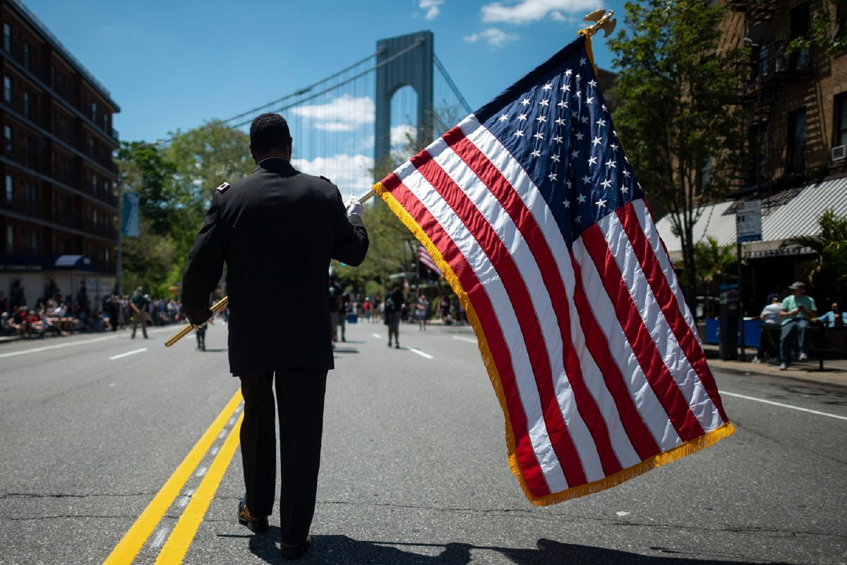 ทุบหัวเด็กกะโหลกร้าว ฐานหมิ่นเพลงชาติ