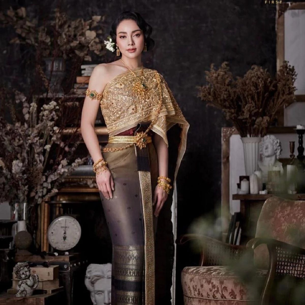 สวยสง่ายกเซ็ต! ตั๊ก บงกช สวมชุดไทยจัดเต็มความปังทุกลุค