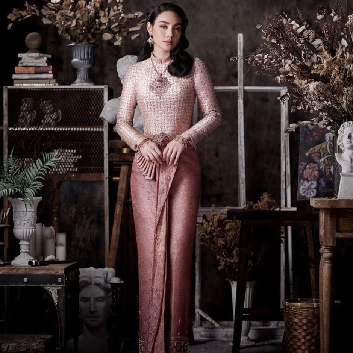 สวยสง่ายกเซ็ต! ตั๊ก บงกช สวมชุดไทยจัดเต็มความปังทุกลุค