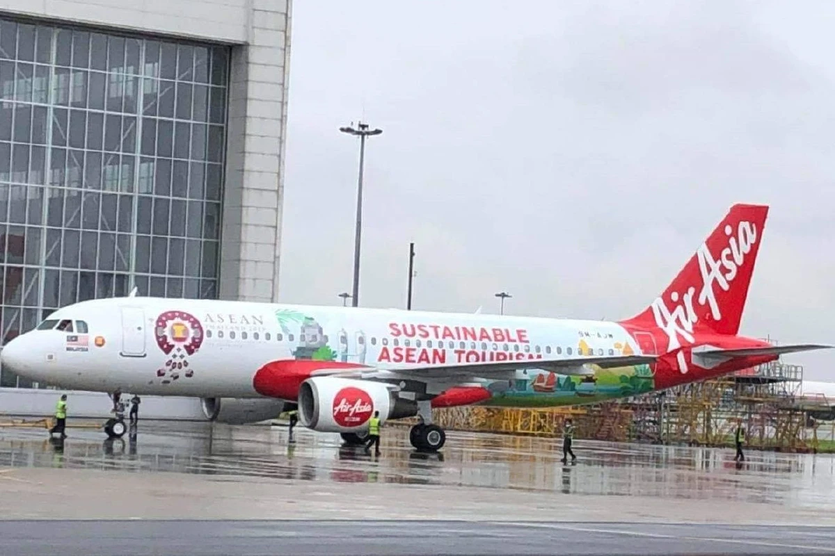 แอร์เอเชีย สร้างแบรนด์"อาเซียน"บนน่านฟ้า ผ่านเครื่องบินแอร์บัส เอ320