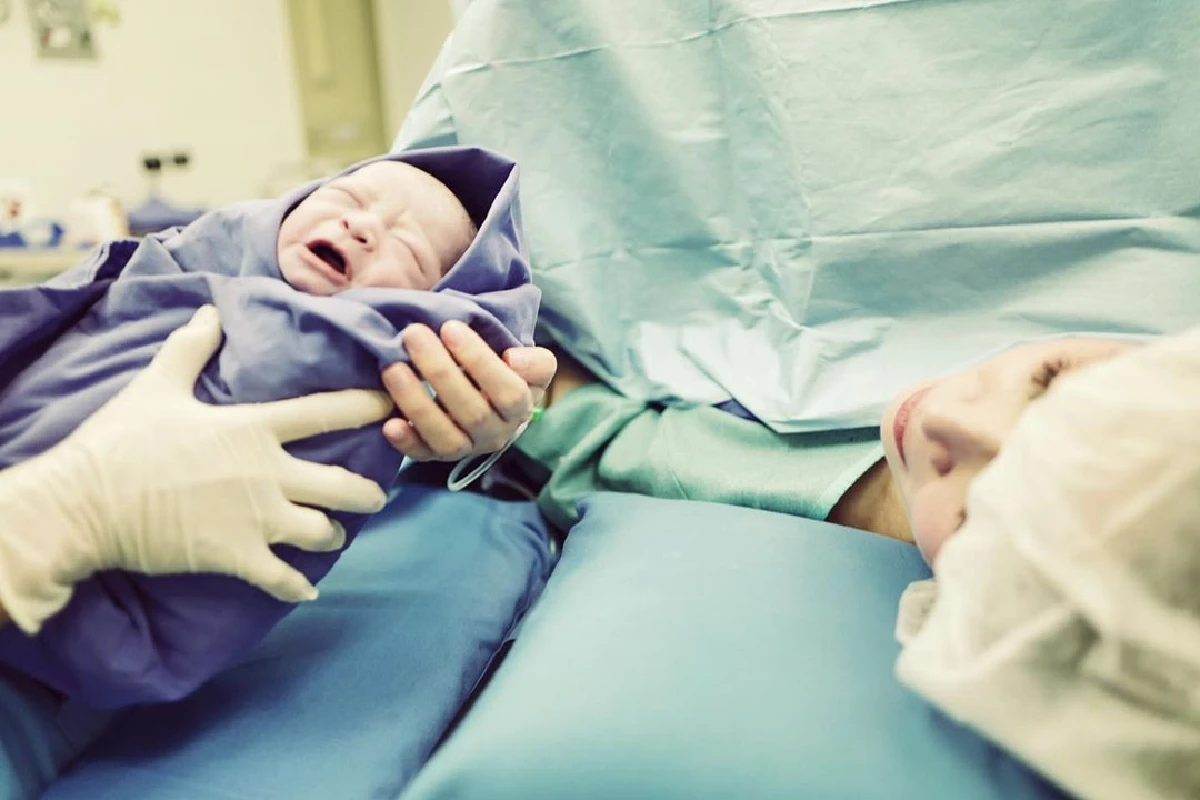 คลอดแล้ว! น้องมาคิน ลูกชายคนที่ 3 ของ เมย์ มาริษา ผมสีทองตัวขาวจั๊ว