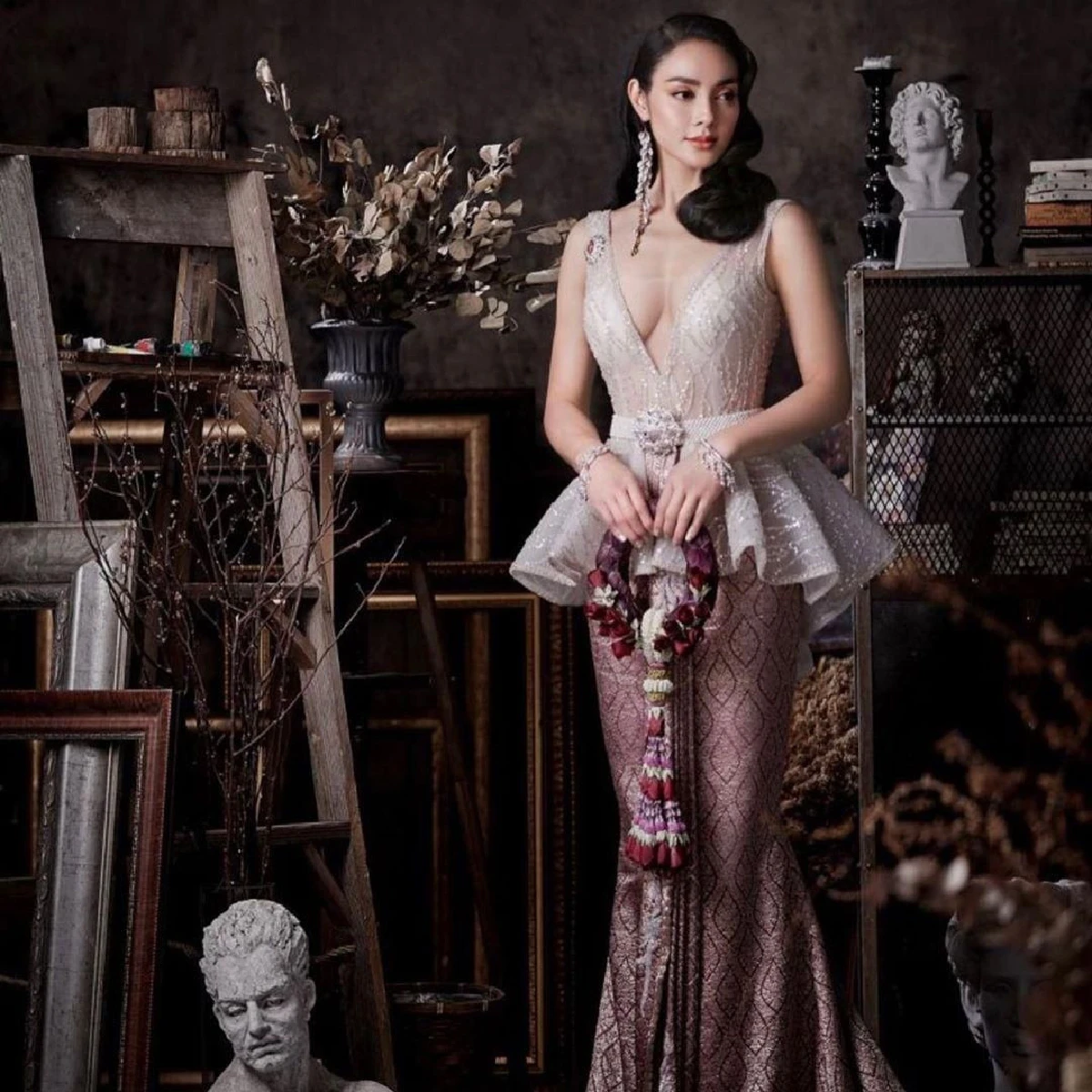 สวยสง่ายกเซ็ต! ตั๊ก บงกช สวมชุดไทยจัดเต็มความปังทุกลุค