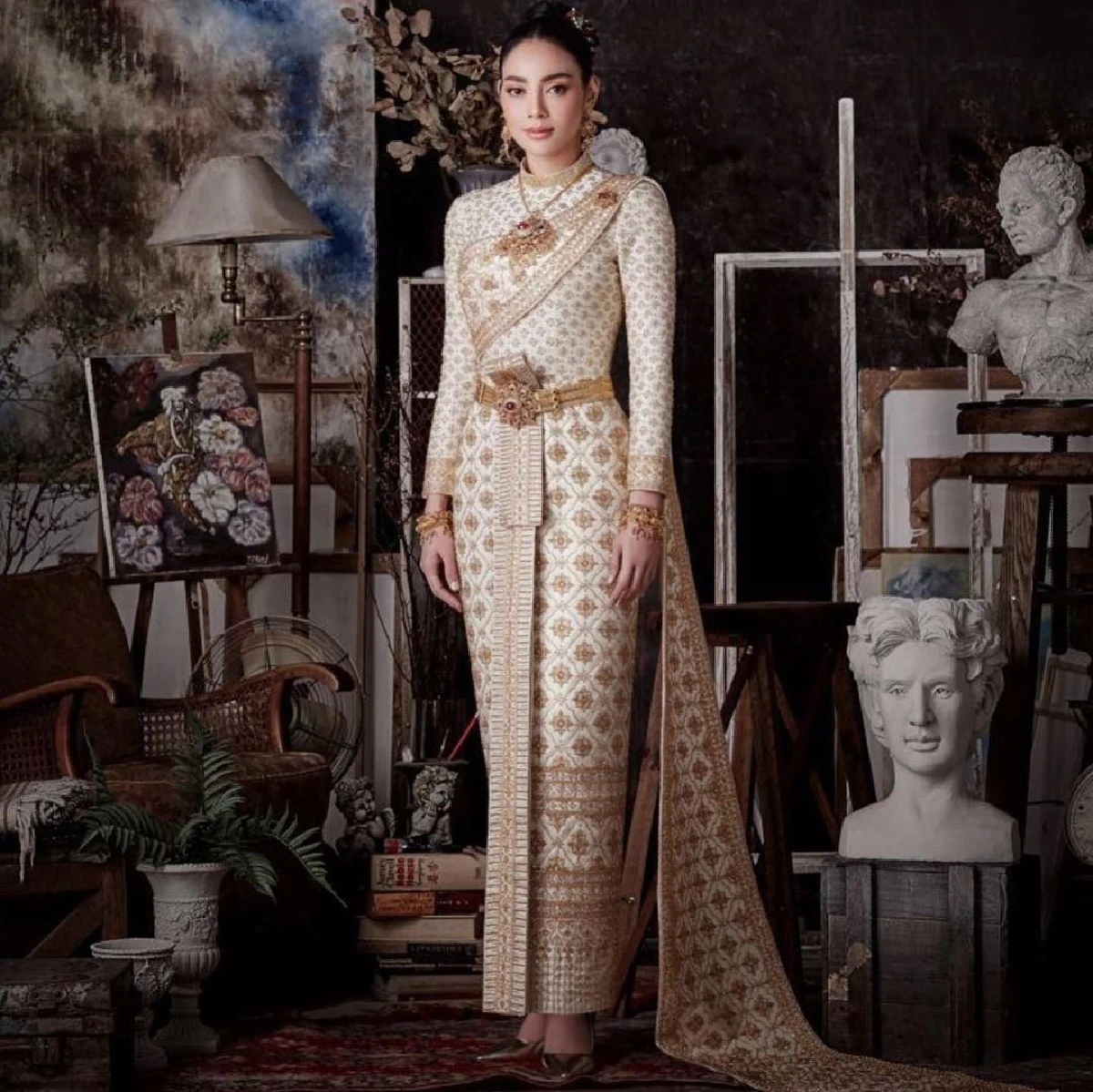 สวยสง่ายกเซ็ต! ตั๊ก บงกช สวมชุดไทยจัดเต็มความปังทุกลุค