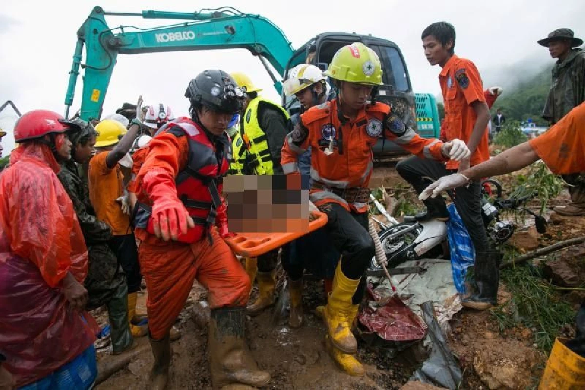 ดินถล่มทับหมู่บ้านเมียนมา ฝังร่างชาวบ้าน 22 ราย