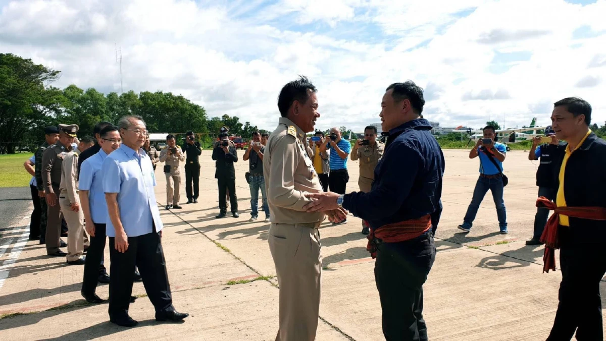 รองนายก ขับเครื่องบินตรวจภัยแล้ง-พบประชาชนเอง