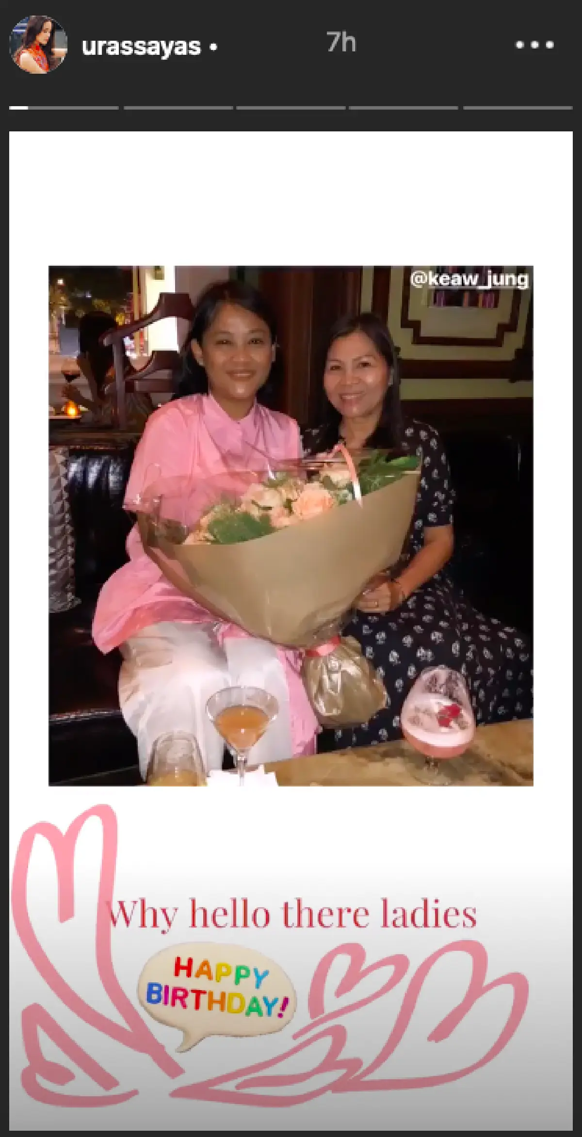 ทีมเวิร์ค! “ญาญ่า-ณเดชน์” ชวน “แม่แก้ว” ดินเนอร์ฉลองวันเกิดให้ “แม่ปลา”