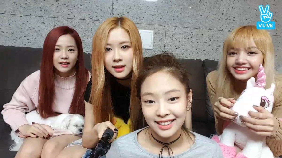 ส่องภาพ "ลิซ่า BLACKPINK” เมื่อไม่แต่งหน้าคือหน้าเด็กและน่ารักมาก