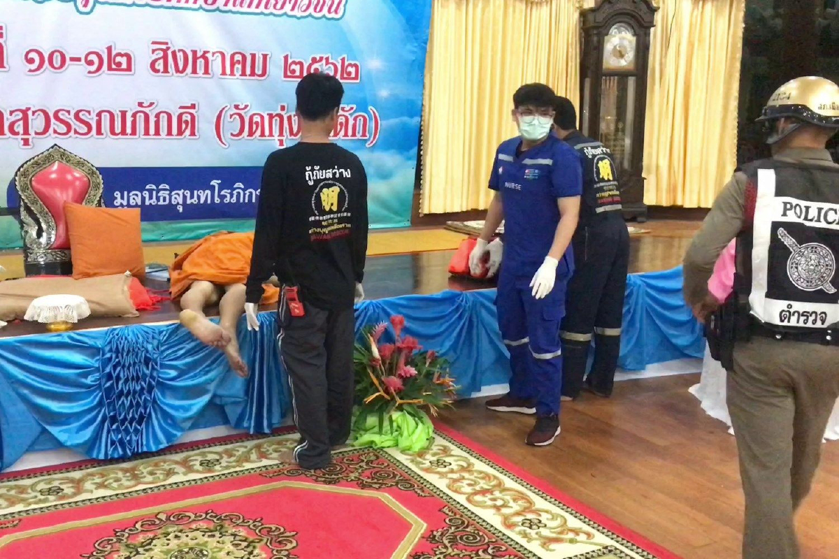 ไม่กลัวบาป!จ่อยิงเจ้าอาวาสขณะนำญาติโยมสวดมนต์มรณภาพ ไม่กลัวบาป!จ่อยิงเจ้าอาวาสขณะนำญาติโยมสวดมนต์มรณภาพ