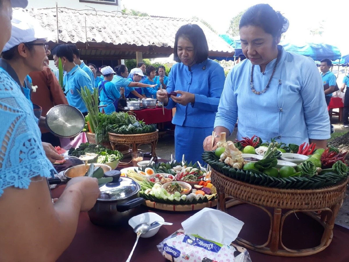 กลุ่มสตรีขุนควรคว้าแชมป์ปรุงอาหารพื้นเมืองกำกิ๋นบ้านเฮา