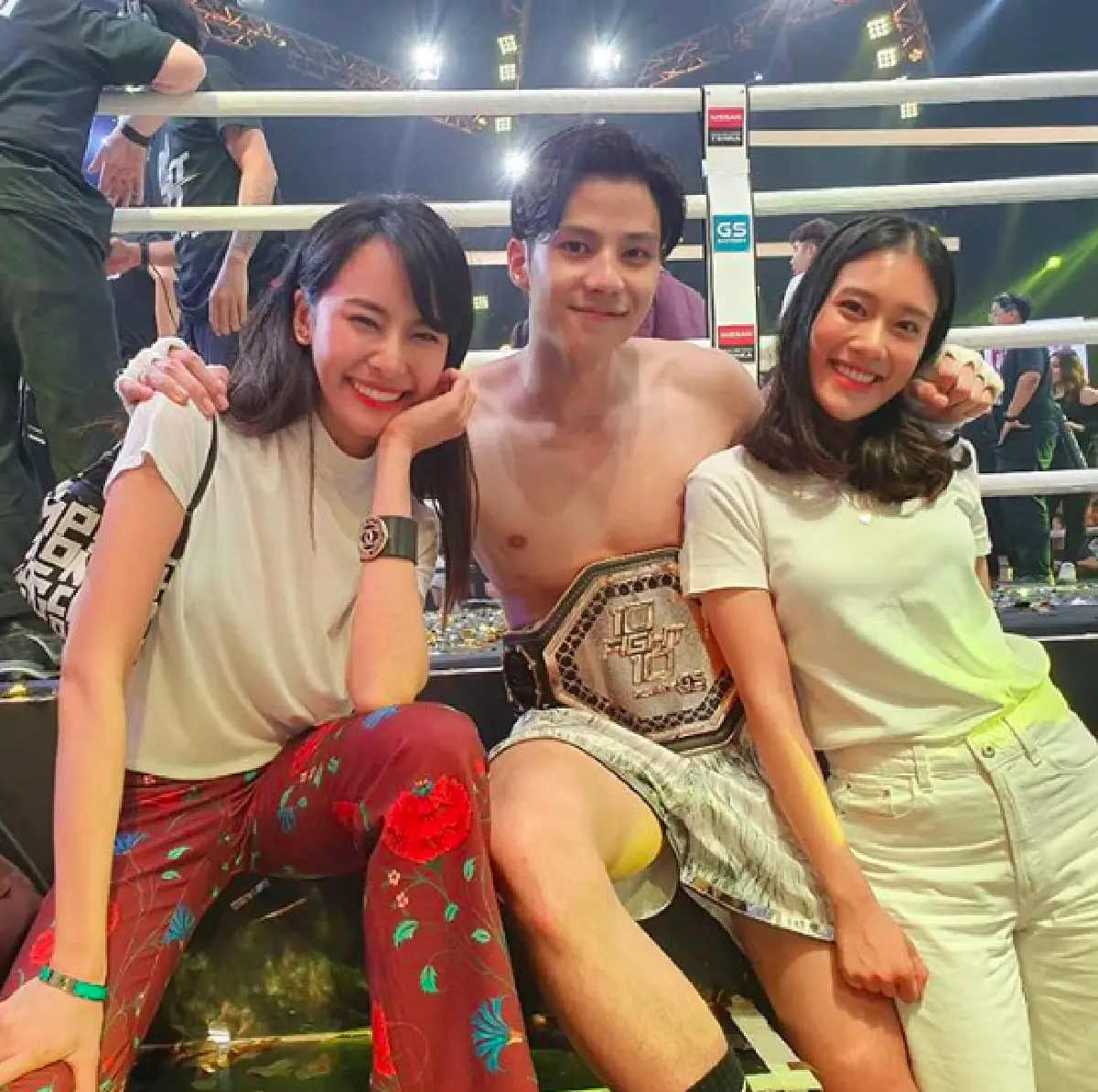 มาแทบทั้งค่ายกับกองเชียร์ "แบงค์ ธิติ”งานดีจนหลายคนหลุดโฟกัส แย่งซีนไปเต็มๆ