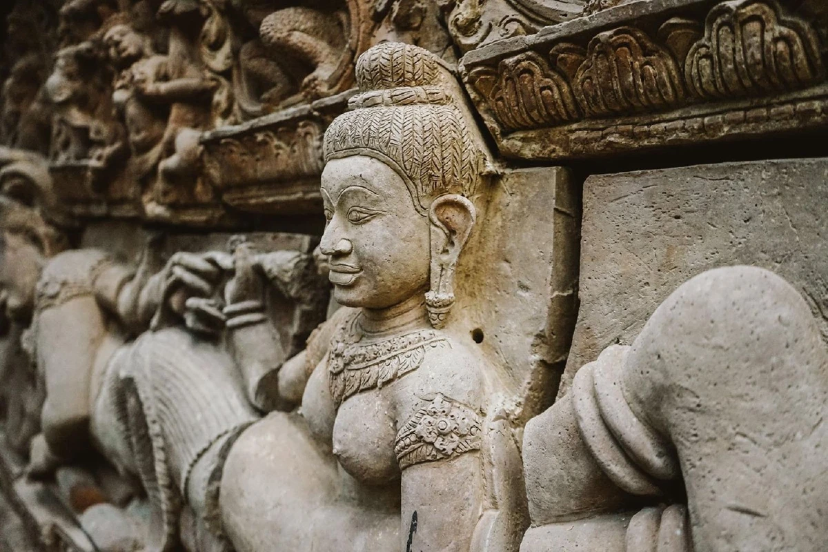 The Faces Gallery & Gastro Bar