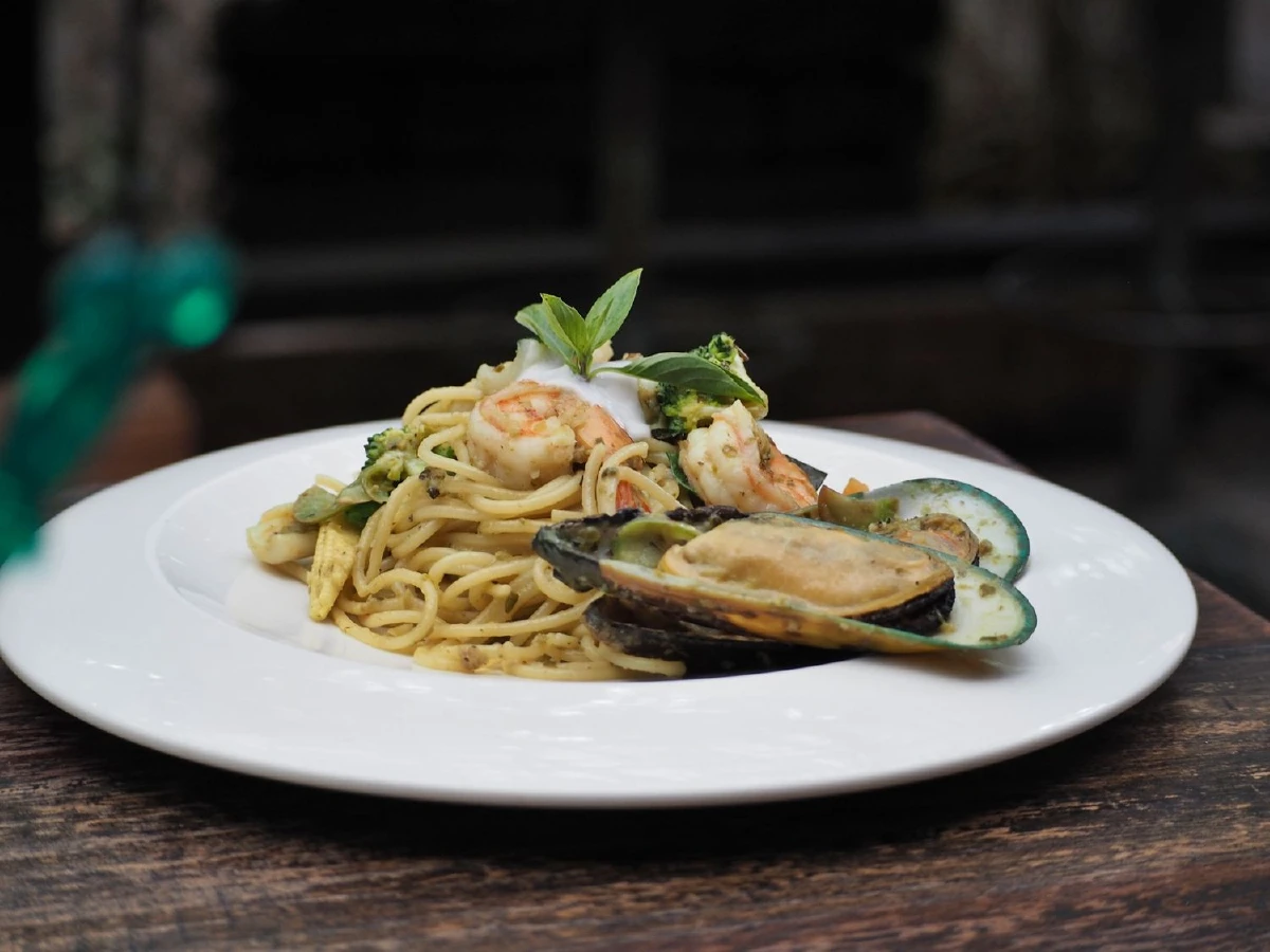 The Faces Gallery & Gastro Bar