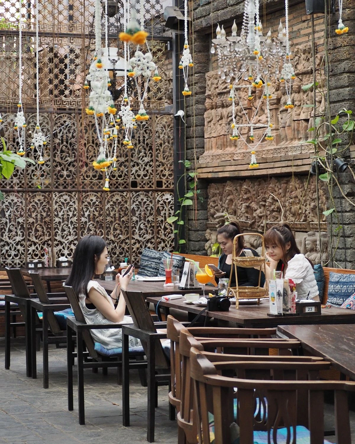 The Faces Gallery & Gastro Bar