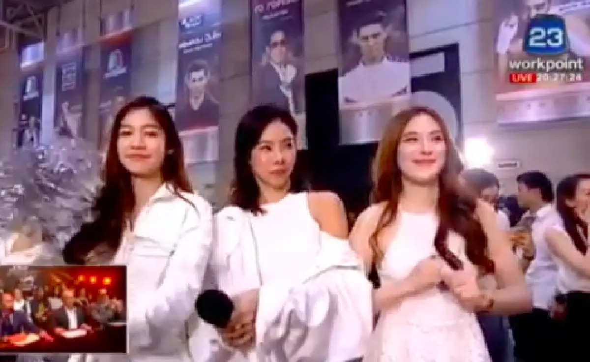 มาแทบทั้งค่ายกับกองเชียร์ "แบงค์ ธิติ”งานดีจนหลายคนหลุดโฟกัส แย่งซีนไปเต็มๆ
