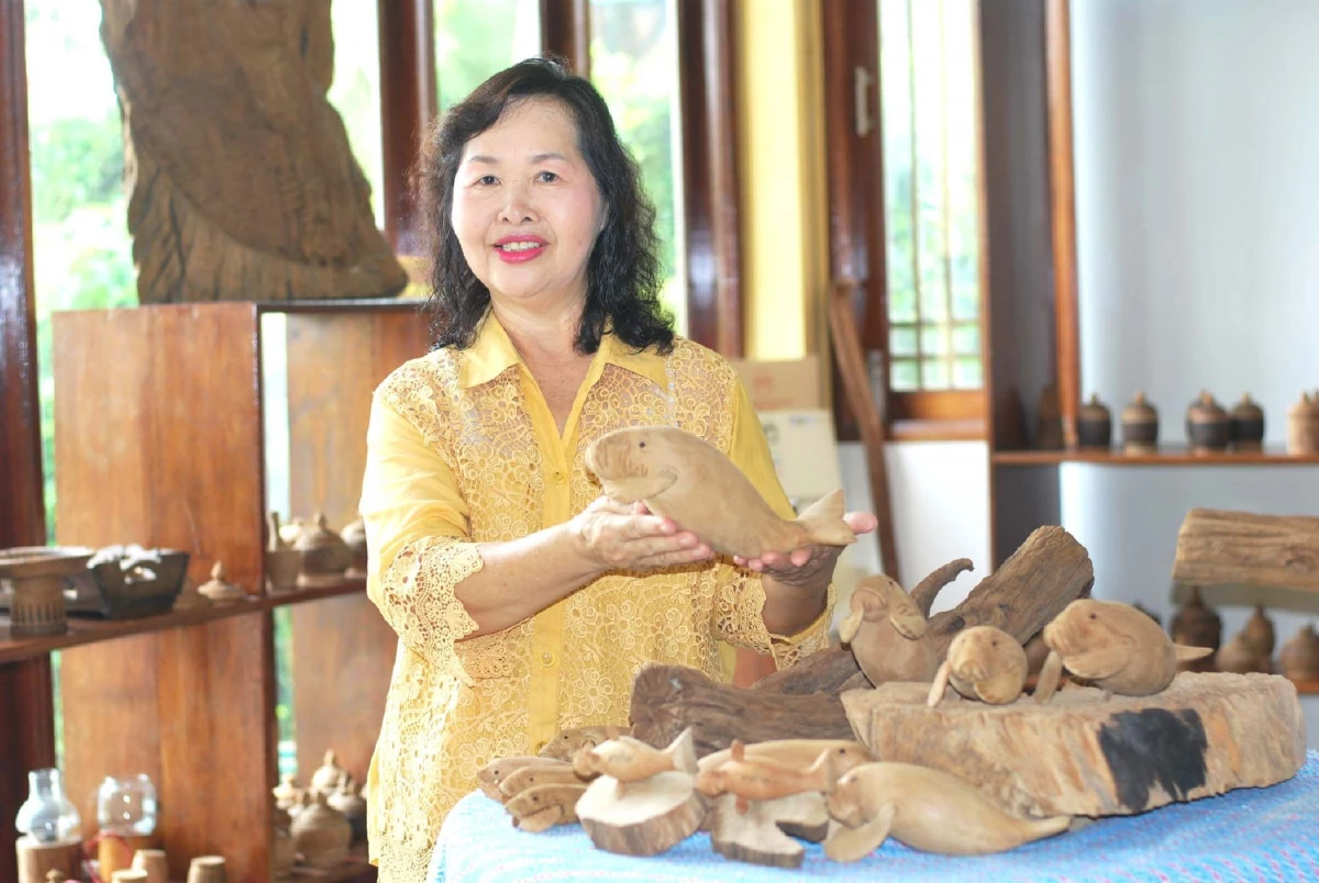"มาเรียม"สุดฮอตพะยูนแกะสลักไม้เทพธาโรของฝากเมืองตรังยอดขายทะลัก