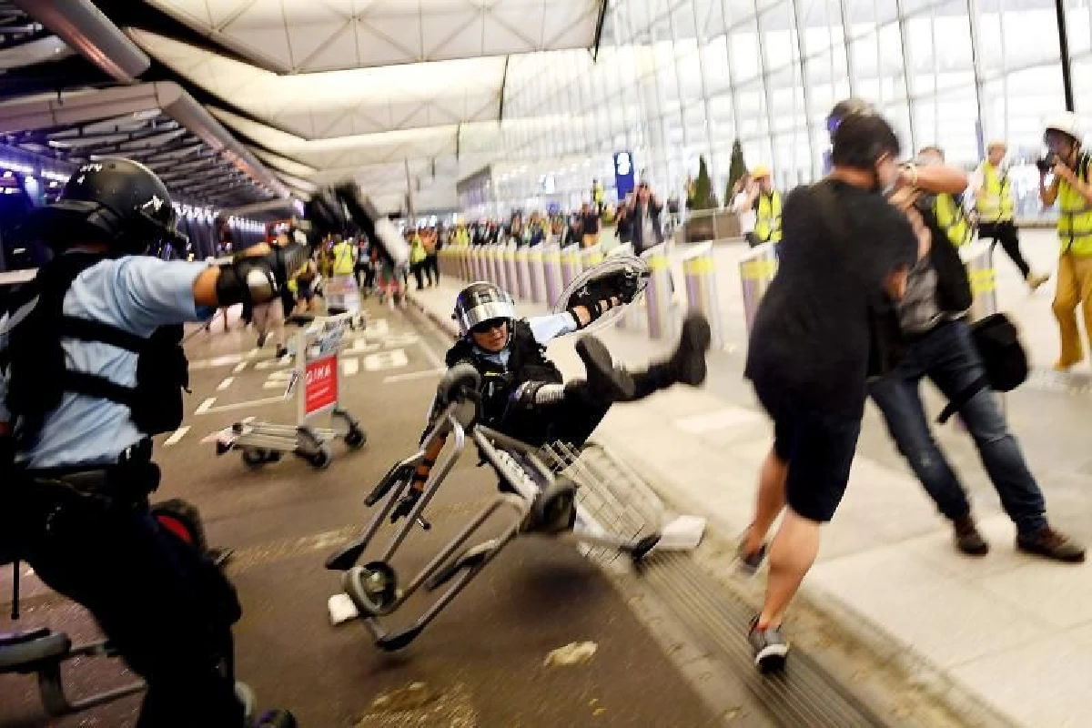 สนามบินฮ่องกงเปิดทำการอีกครั้ง หลังศาลประกาศสนามบินเป็นพื้นที่คุ้มครองพิเศษ