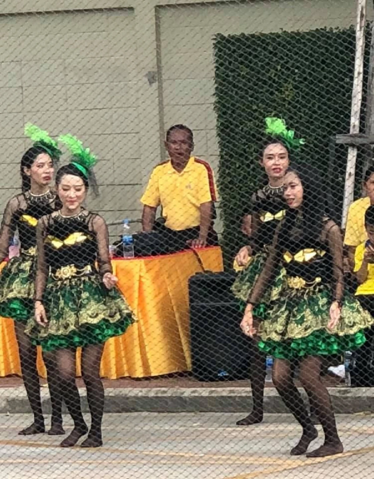 "ดาวเด่นกองทัพ"ภาพชุดเชียร์ลีดเดอร์ทบ. ประชันขอบสนามงานแข่งกีฬาภายใน