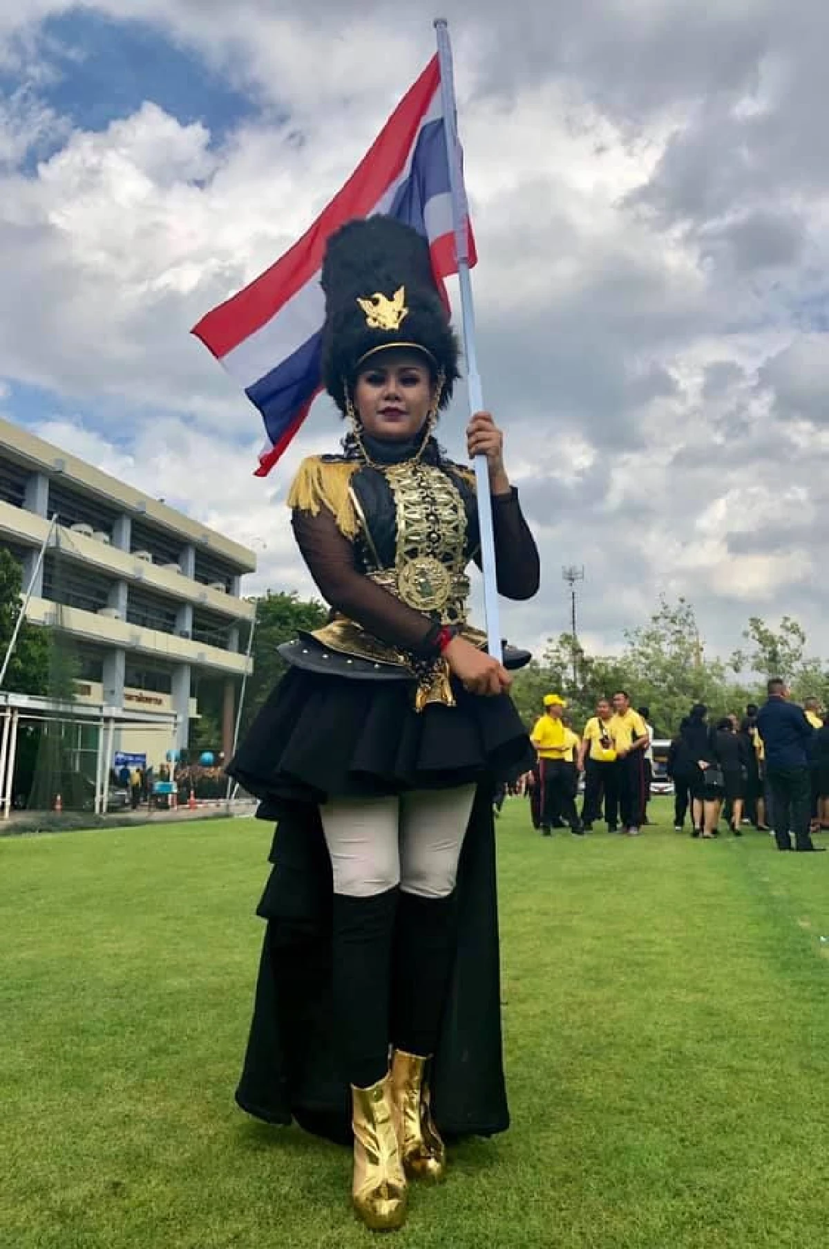 "ดาวเด่นกองทัพ"ภาพชุดเชียร์ลีดเดอร์ทบ. ประชันขอบสนามงานแข่งกีฬาภายใน