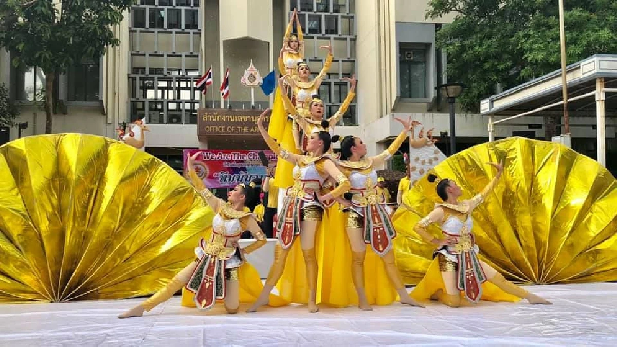 "ดาวเด่นกองทัพ"ภาพชุดเชียร์ลีดเดอร์ทบ. ประชันขอบสนามงานแข่งกีฬาภายใน