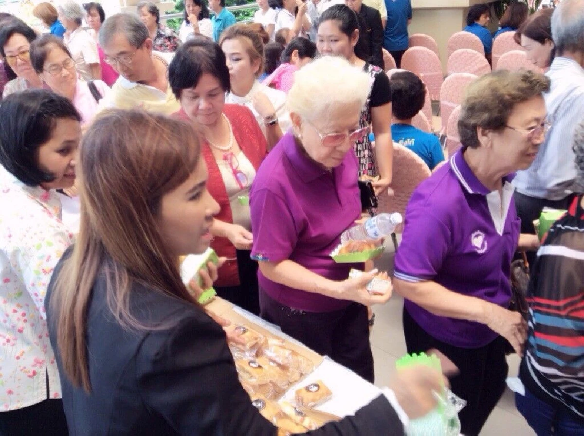 “ไม่มีเงิน ยากไร้ พิการ รับข้าวกล่องฟรี” ลิตเติ้ล แคราย คาเฟ่ ร้านอาหารใจบุญของคนในเมืองใหญ่